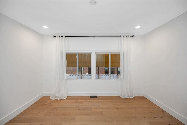 17 Kearney Sq 205, Lowell, MA 01852