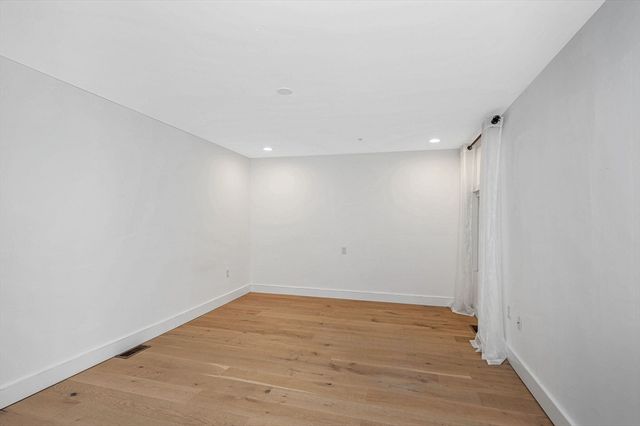 17 Kearney Sq 205, Lowell, MA 01852