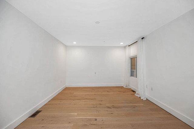 17 Kearney Sq 205, Lowell, MA 01852