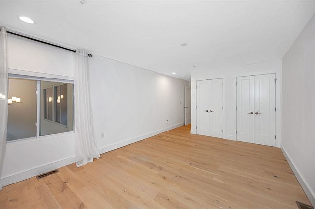 17 Kearney Sq 205, Lowell, MA 01852