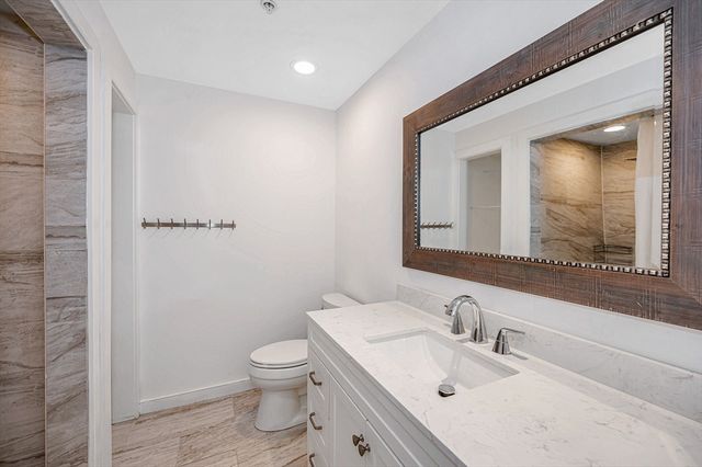 17 Kearney Sq 205, Lowell, MA 01852