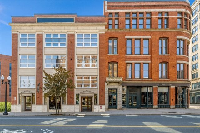 17 Kearney Sq 205, Lowell, MA 01852