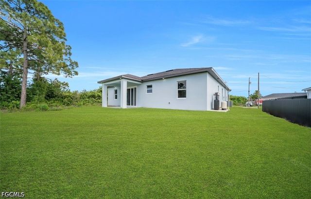 2704 15th ST SW, Lehigh Acres, FL 33976