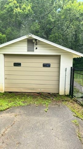 617 Fall River Rd, Lawrenceburg, TN 38464