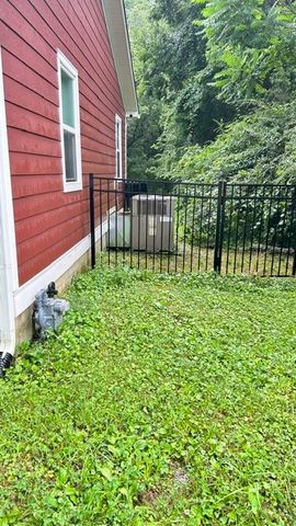 617 Fall River Rd, Lawrenceburg, TN 38464