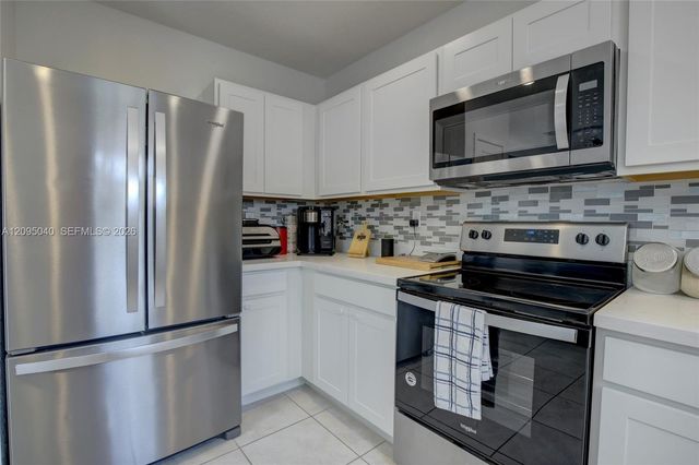 565 NE 5th Place, Florida City, FL 33034