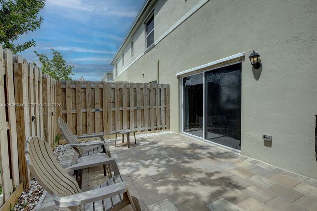 565 NE 5th Place, Florida City, FL 33034
