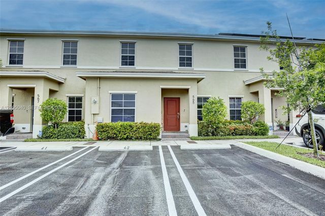 565 NE 5th Place, Florida City, FL 33034