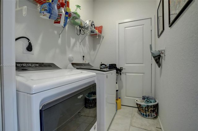565 NE 5th Place, Florida City, FL 33034