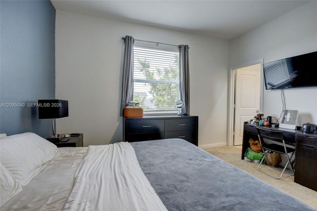 565 NE 5th Place, Florida City, FL 33034