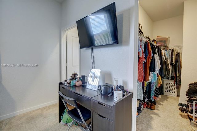 565 NE 5th Place, Florida City, FL 33034