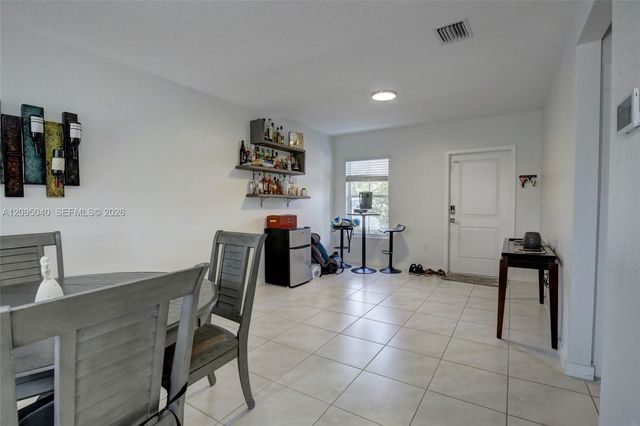 565 NE 5th Place, Florida City, FL 33034