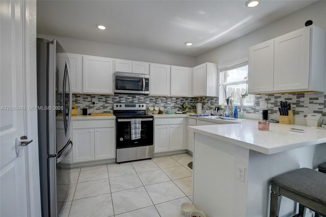 565 NE 5th Place, Florida City, FL 33034