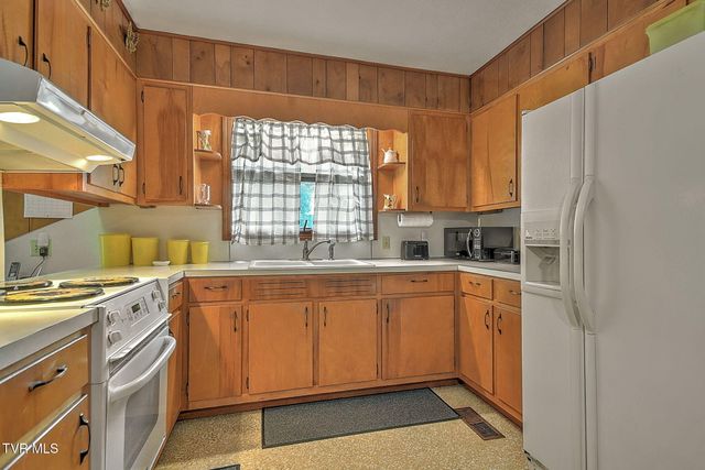132 Tall Oak Street, Weber City, VA 24290