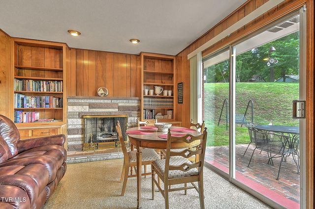 132 Tall Oak Street, Weber City, VA 24290