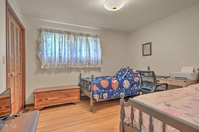 132 Tall Oak Street, Weber City, VA 24290