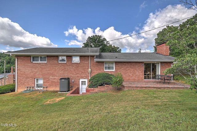 132 Tall Oak Street, Weber City, VA 24290