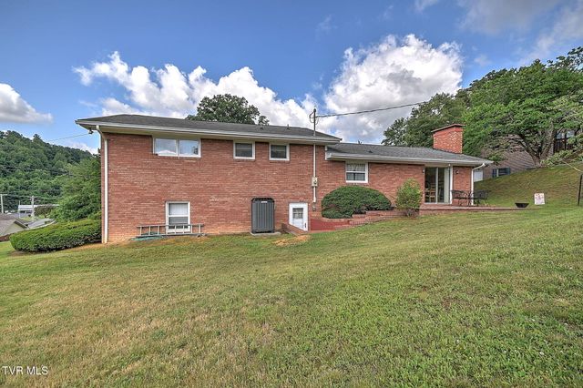 132 Tall Oak Street, Weber City, VA 24290