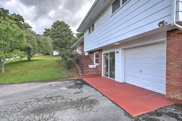 132 Tall Oak Street, Weber City, VA 24290