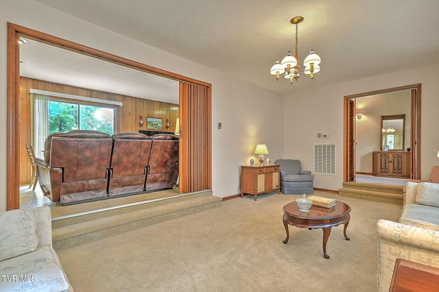 132 Tall Oak Street, Weber City, VA 24290
