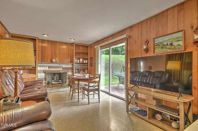 132 Tall Oak Street, Weber City, VA 24290