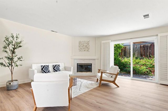 16089 Caminito De Linda, San Diego, CA 92128