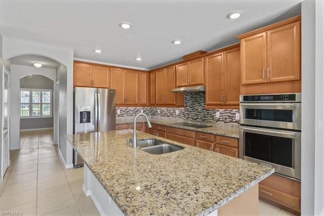 529 SW 26th TER, Cape Coral, FL 33914