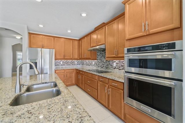 529 SW 26th TER, Cape Coral, FL 33914