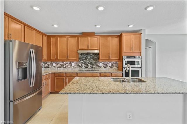 529 SW 26th TER, Cape Coral, FL 33914