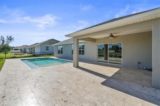 529 SW 26th TER, Cape Coral, FL 33914