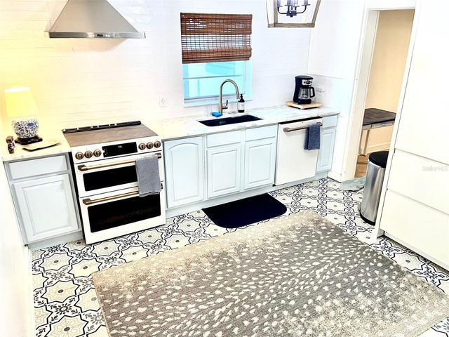 2176 CRANDON AVENUE, Winter Park, FL 32789