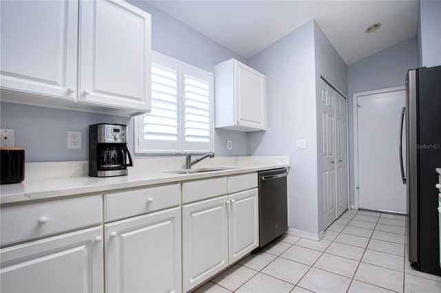 902 STAFFORDSHIRE LANE 6, Sun City Center, FL 33573