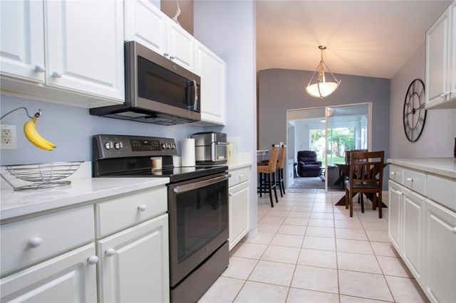 902 STAFFORDSHIRE LANE 6, Sun City Center, FL 33573