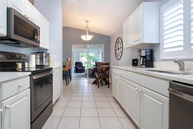 902 STAFFORDSHIRE LANE 6, Sun City Center, FL 33573