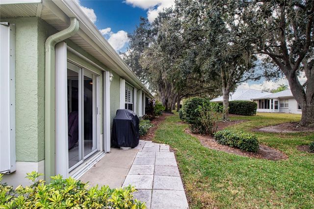 902 STAFFORDSHIRE LANE 6, Sun City Center, FL 33573