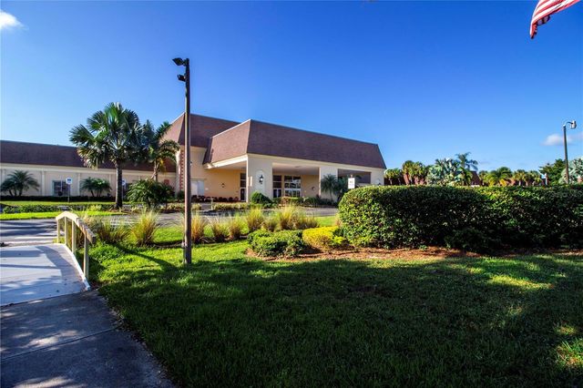 902 STAFFORDSHIRE LANE 6, Sun City Center, FL 33573