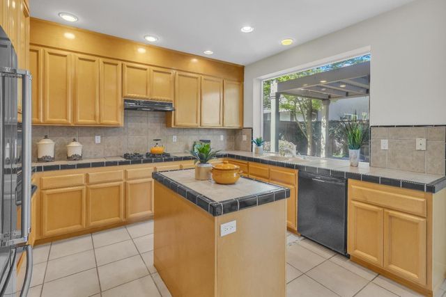 905 Glide Ferry Way, Sacramento, CA 95831