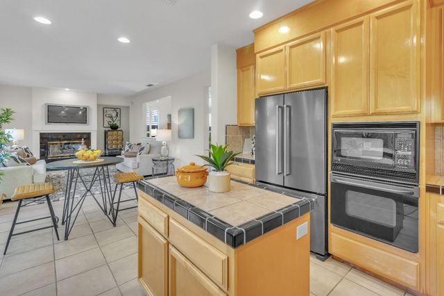 905 Glide Ferry Way, Sacramento, CA 95831