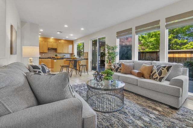 905 Glide Ferry Way, Sacramento, CA 95831