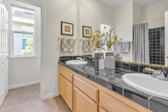 905 Glide Ferry Way, Sacramento, CA 95831