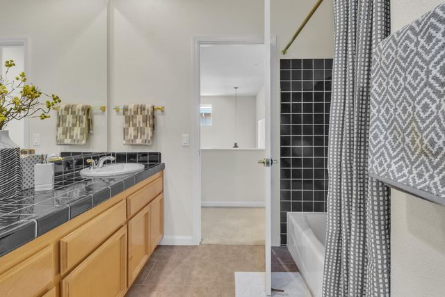 905 Glide Ferry Way, Sacramento, CA 95831