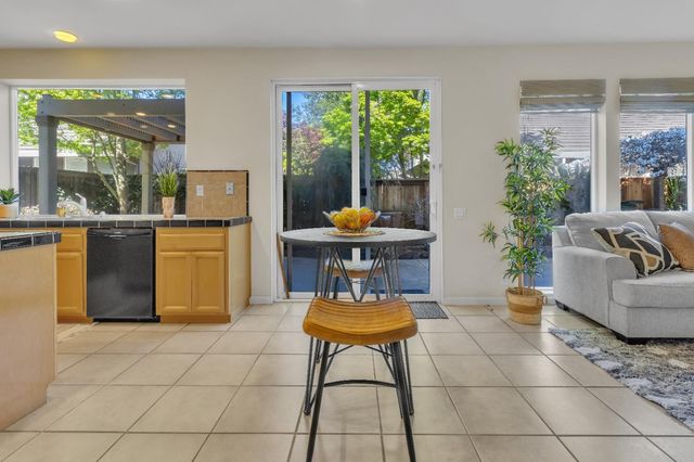 905 Glide Ferry Way, Sacramento, CA 95831