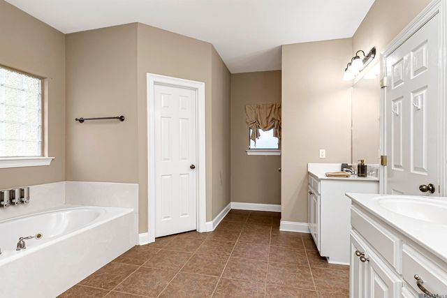 39096 Balmoral Dr, Prairieville, LA 70769