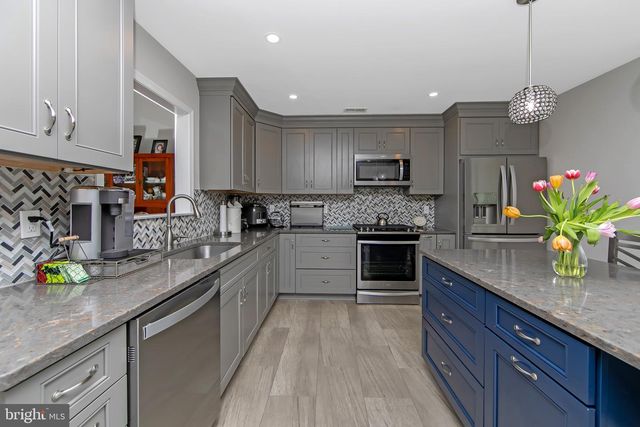 6506-B NORMANDY DR, Mount Laurel, NJ 08054