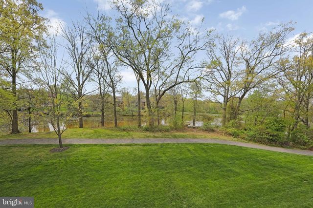 6506-B NORMANDY DR, Mount Laurel, NJ 08054