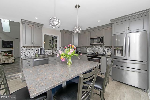 6506-B NORMANDY DR, Mount Laurel, NJ 08054