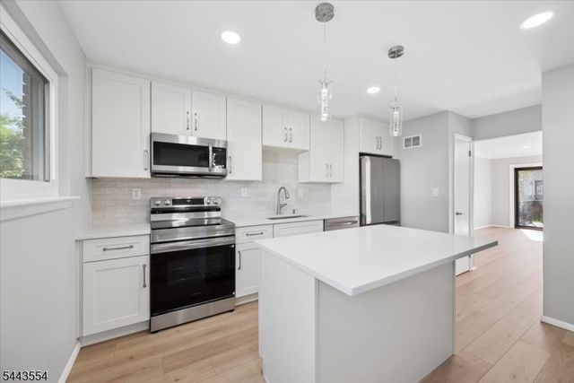 904 Merritt Dr, Hillsborough Twp., NJ 08844