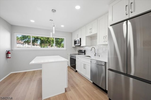 904 Merritt Dr, Hillsborough Twp., NJ 08844