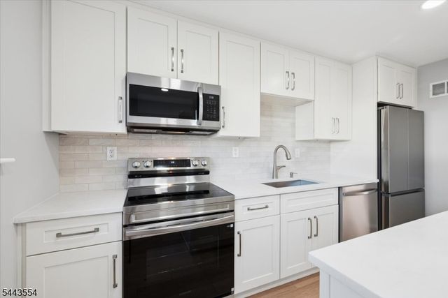 904 Merritt Dr, Hillsborough Twp., NJ 08844