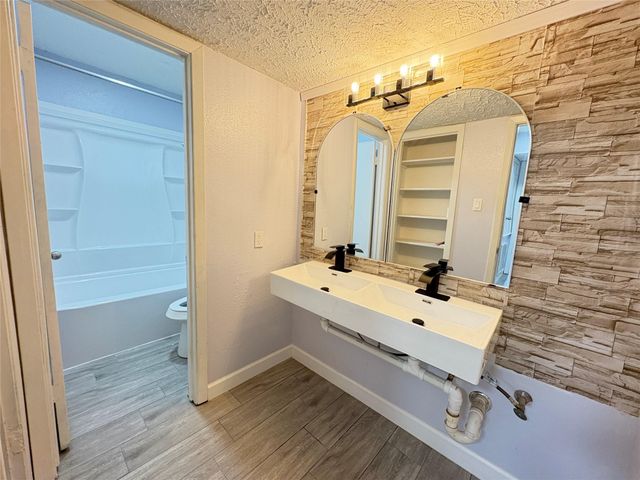 10555 Turtlewood Court 804, Houston, TX 77072